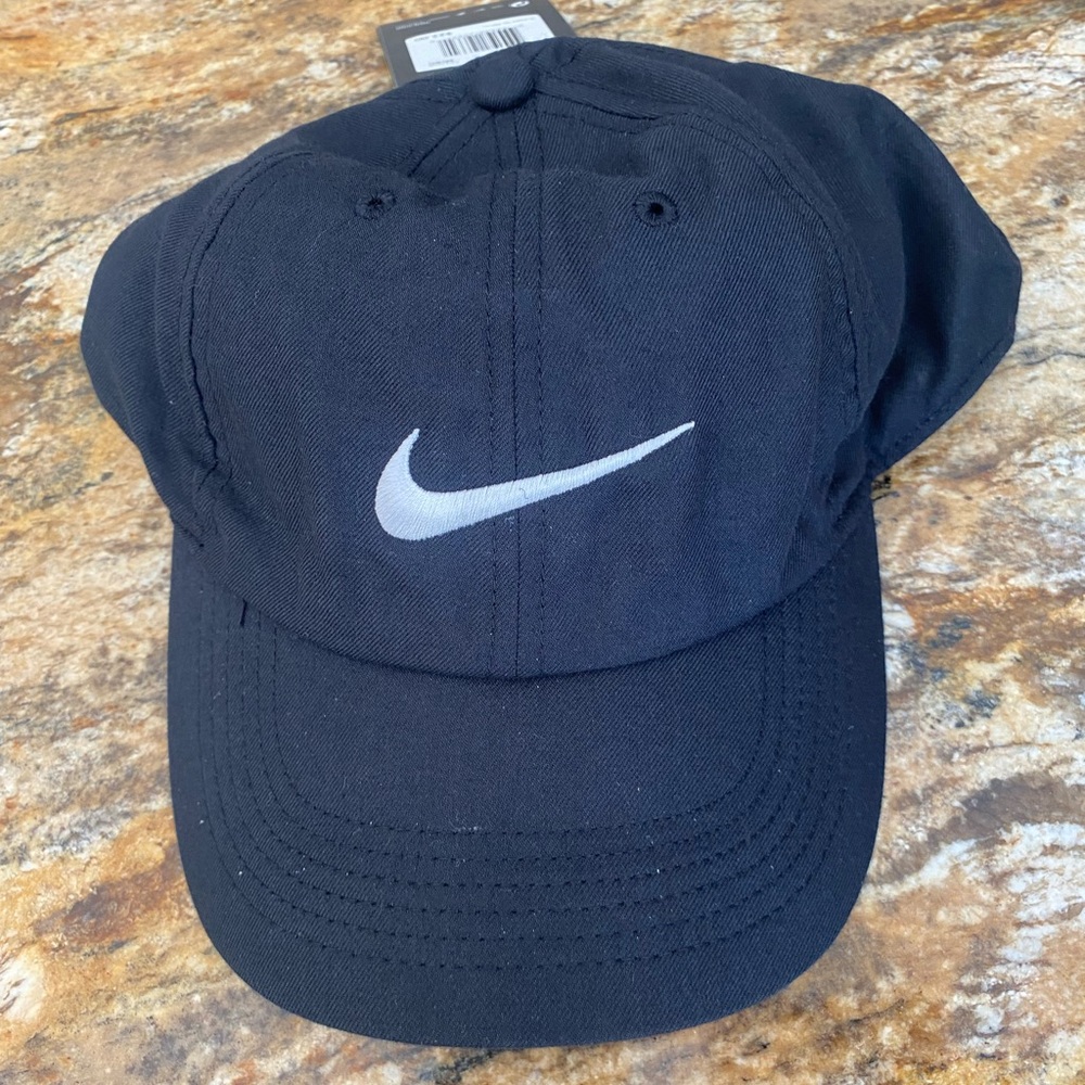 Nike baseball cap. NWOT.   One size fits all